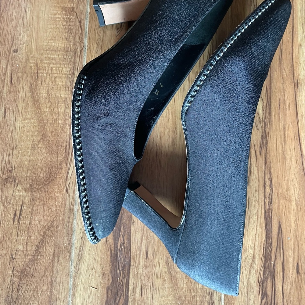 Evan Picone Elegant Black Heels with Beaded Edge